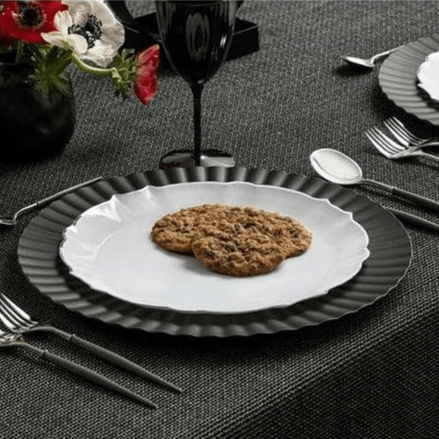 LUXE Collection 7.5" White With Silver Rim Heavyweight Appetizer/Dessert Plates Disposable Plates VeZee
