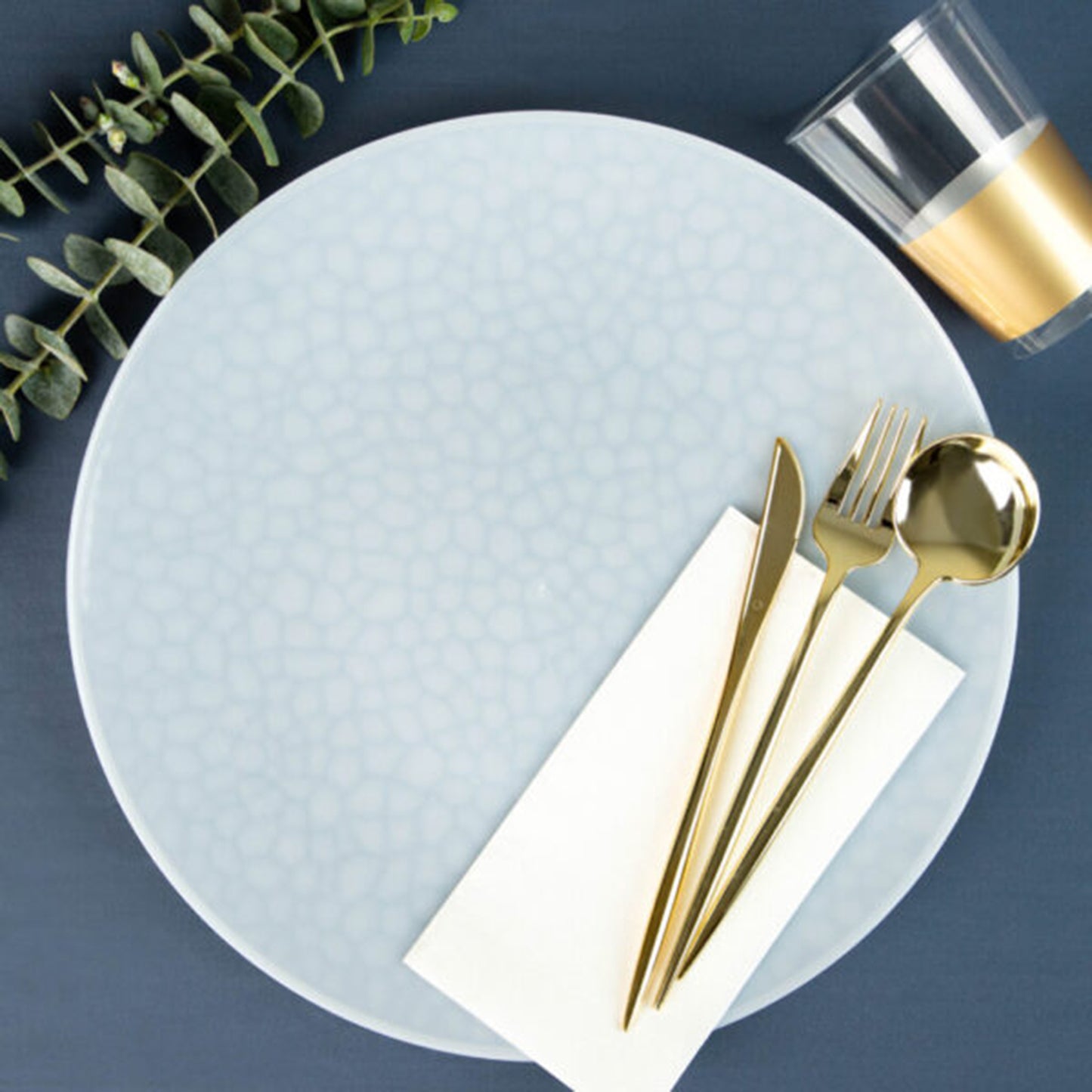 Transparent Hammered Plastic Charger Tablesettings Blue Sky
