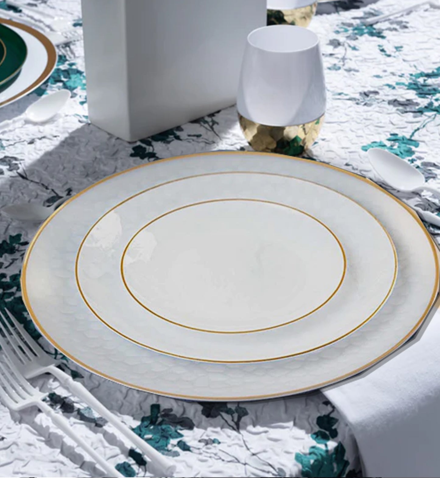 Stemless Plastic Hammered Wine Goblet 16oz White / Gold Bottom Wine Goblets Decorline