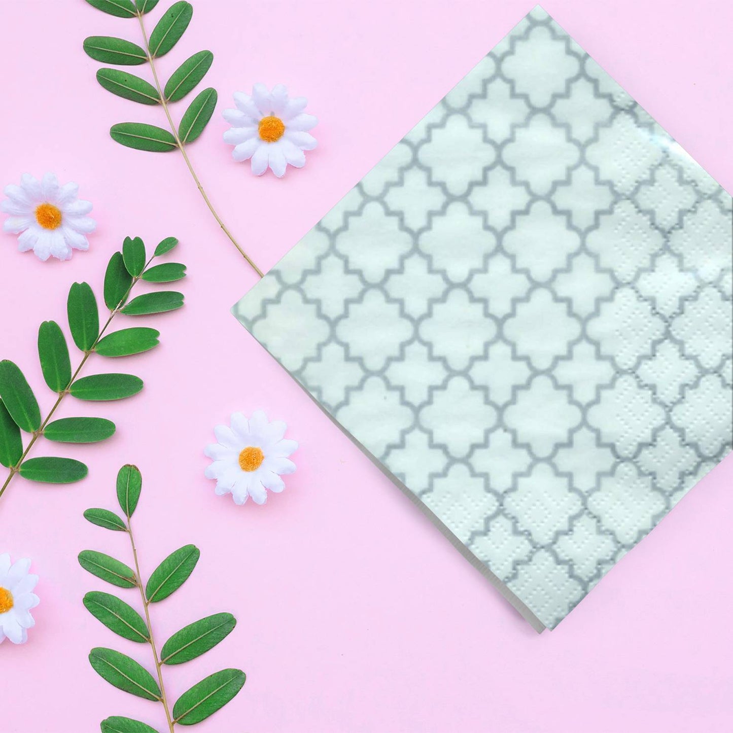 Quattrefoil White/Silver Lunch Napkins 20CT Napkins Decorline