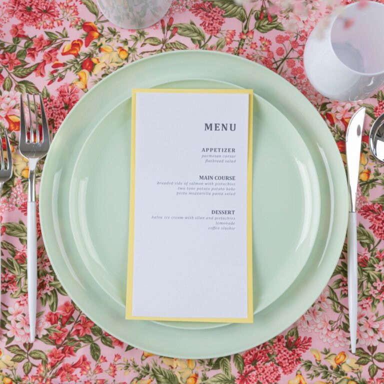 The Edge Collection 10" Mint Green Round High-End Plastic Plates Disposable Plates SIMCHA Collection