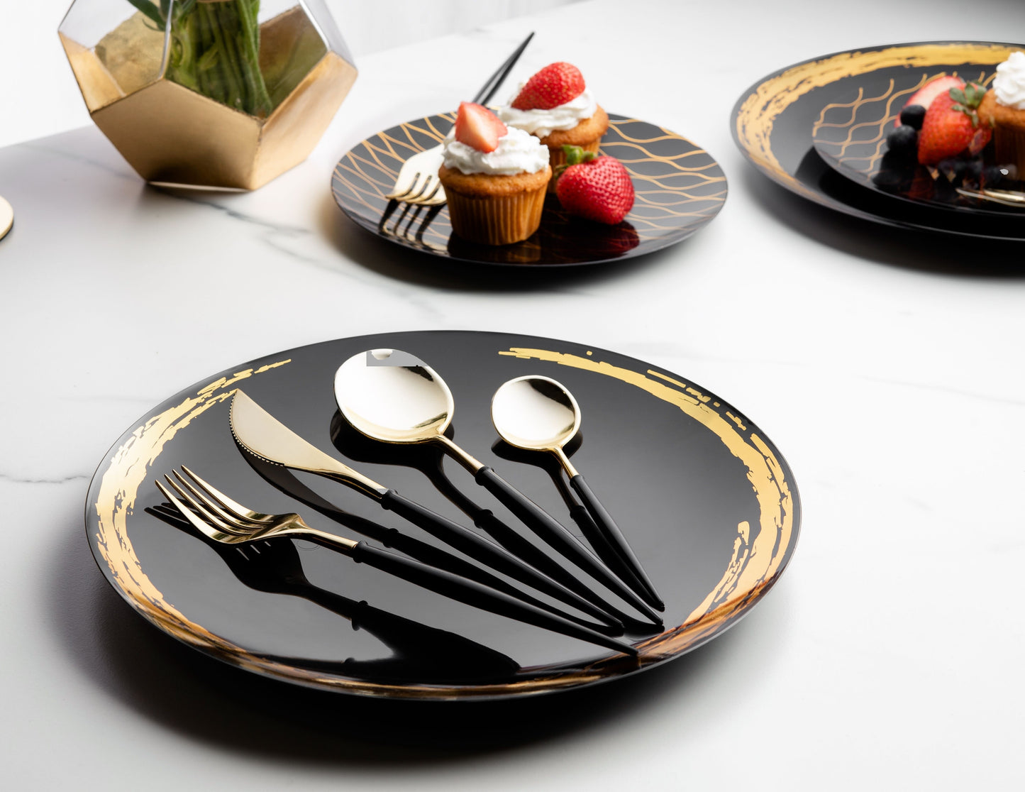 Noble Collection Shiny Gold Top/Black Bottom Flatware Set Tablesettings Decorline