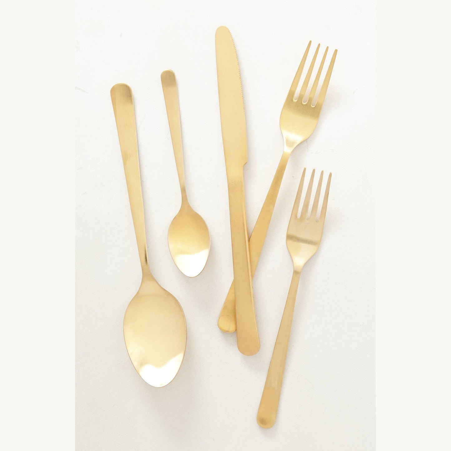Dynasty Collection Plastic Gold Knives Tablesettings Blue Sky   