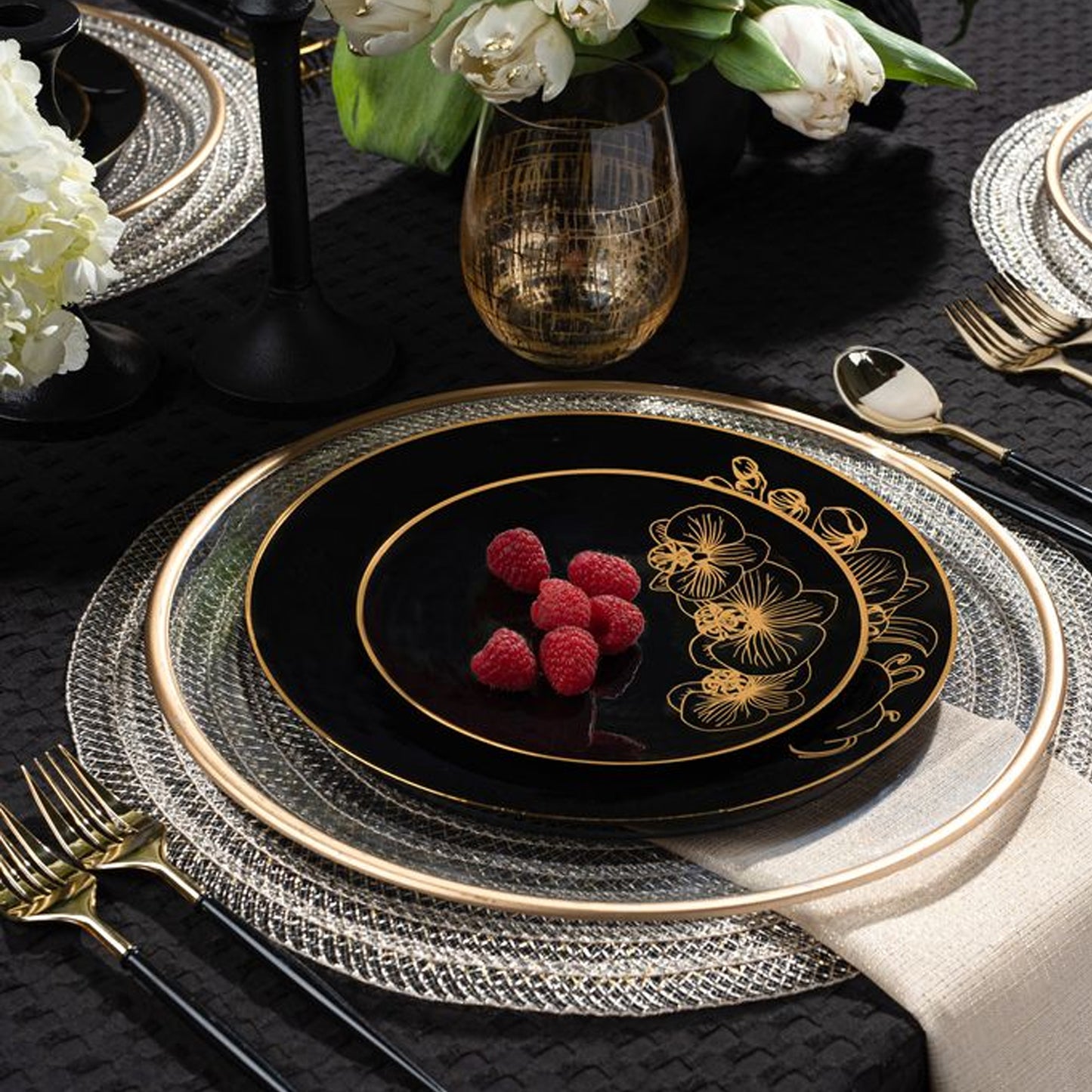 Orchid Black and Gold Round Plastic Dinner Plates 10" Tablesettings Decorline   